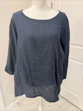 Women's Italian Linen Top in Navy